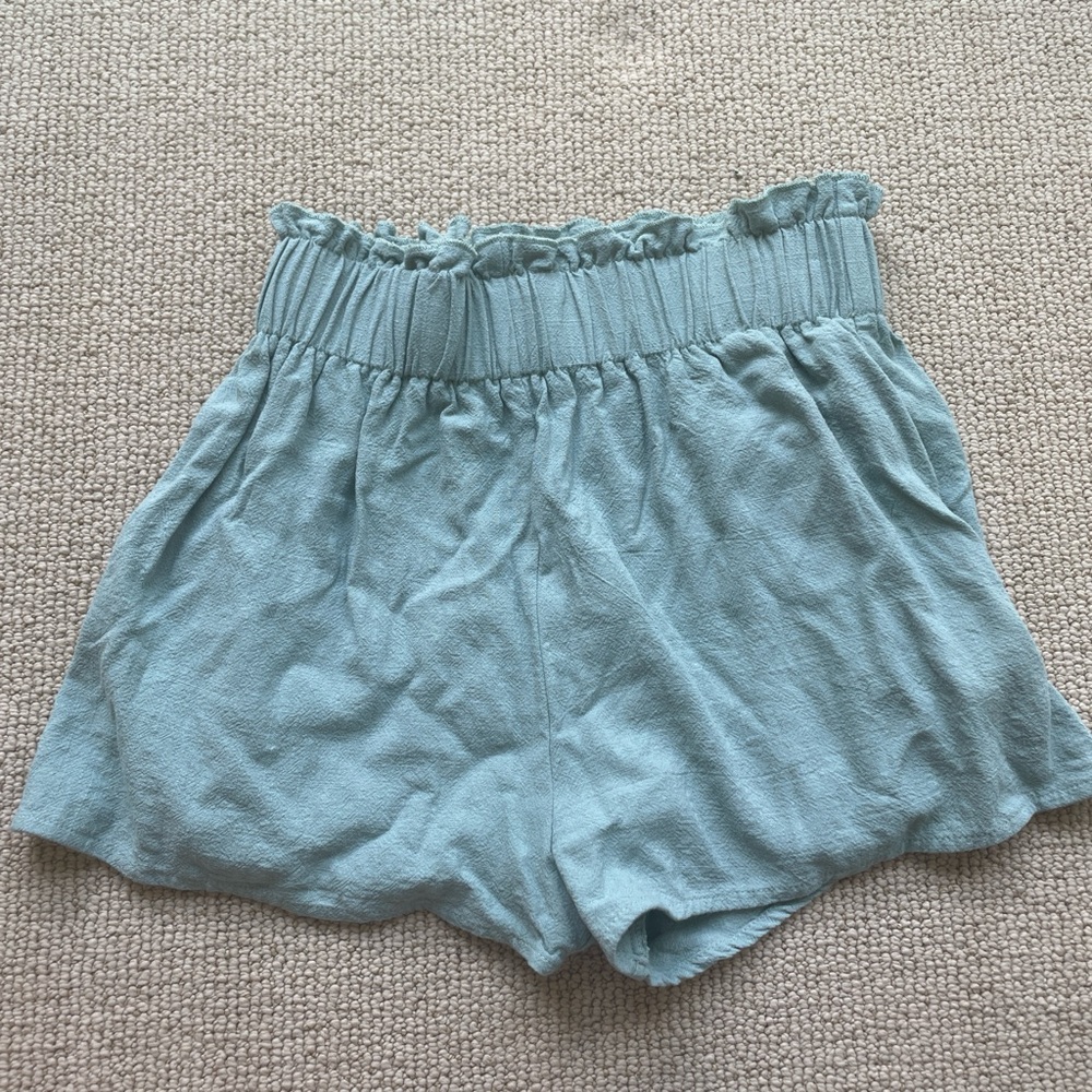 Vestique green linen shorts! Size small. Just need some ironing 💚